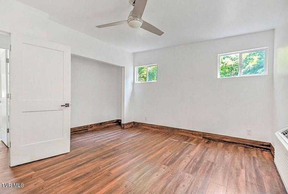 Photo #37: 3 Overlook Court