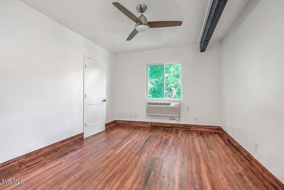 Photo #39: 3 Overlook Court