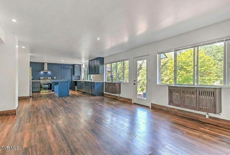 Photo #41: 3 Overlook Court