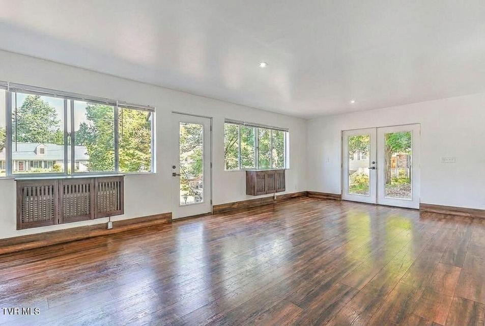 Photo #43: 3 Overlook Court