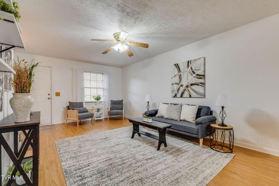 Photo #4: 659 Beaverview Drive