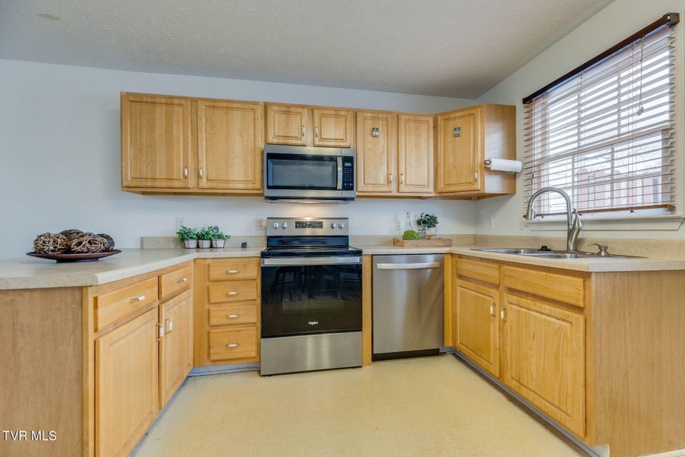 Photo #7: 659 Beaverview Drive