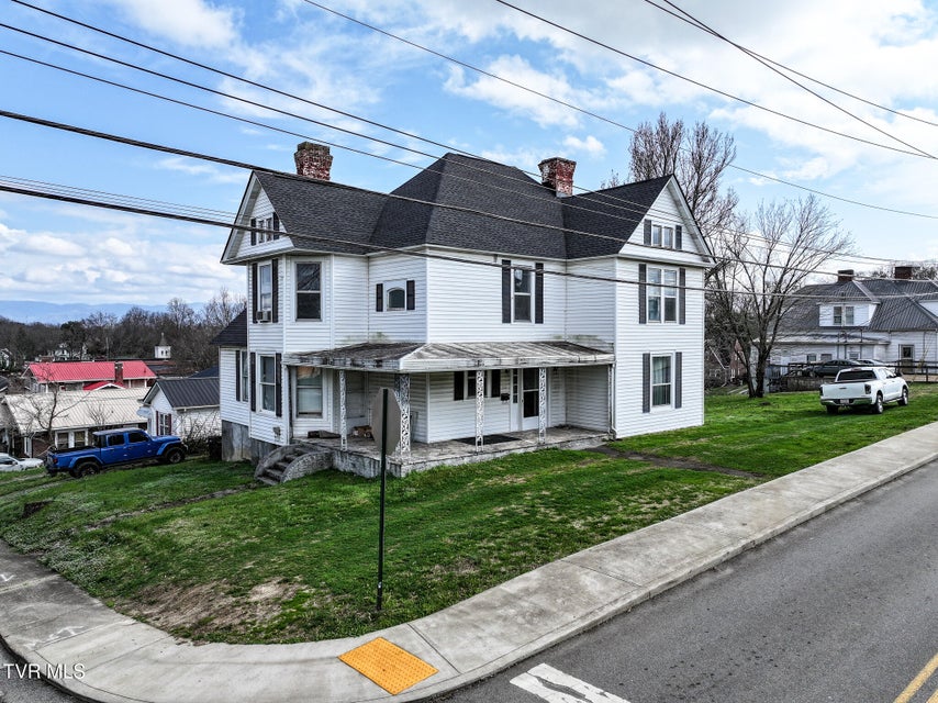 Photo #4: 301 Irish Street