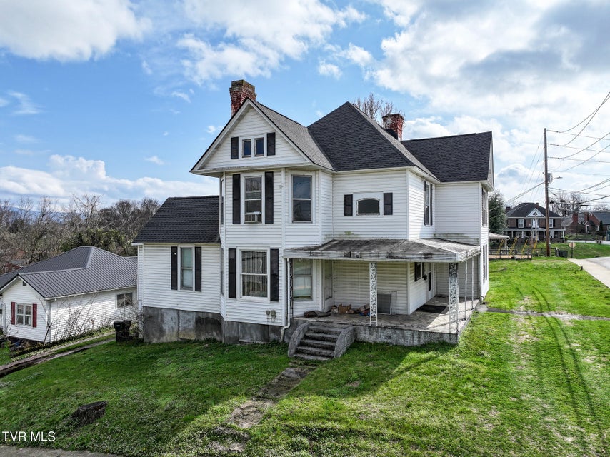 Photo #7: 301 Irish Street