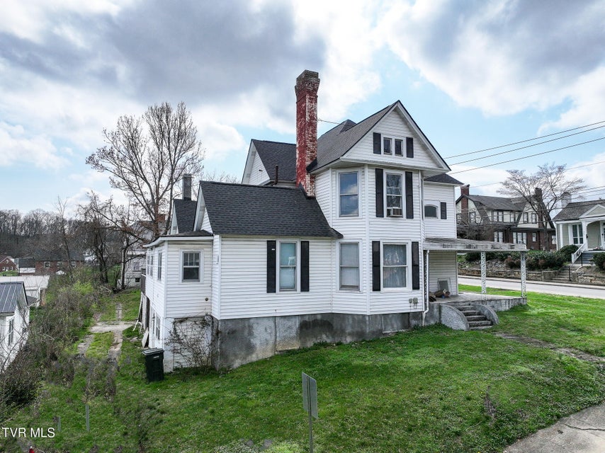 Photo #9: 301 Irish Street