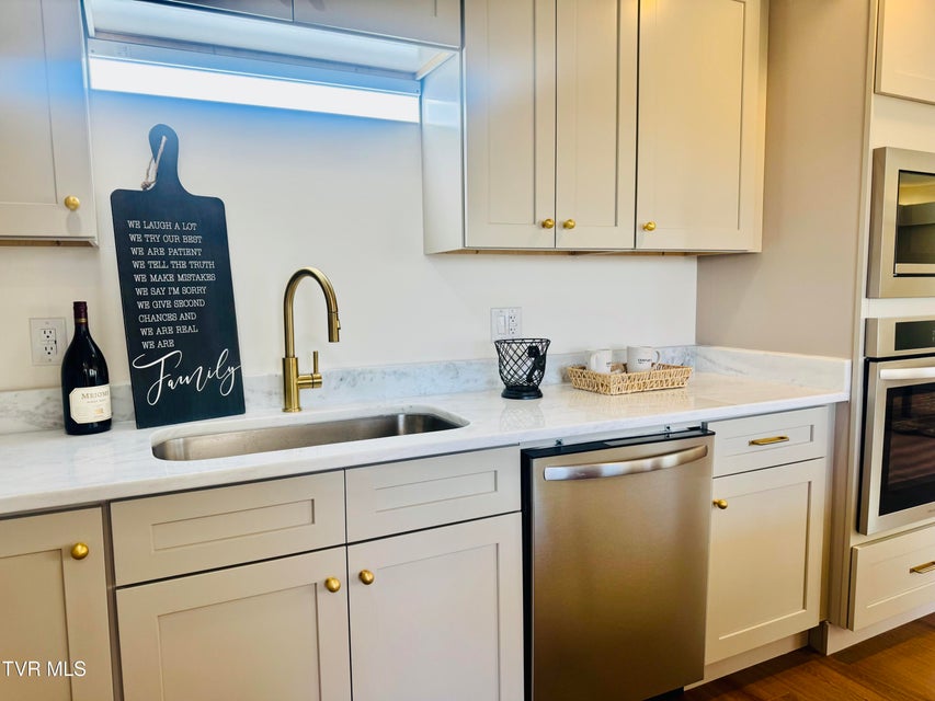 Photo #13: 2 Rovan Court