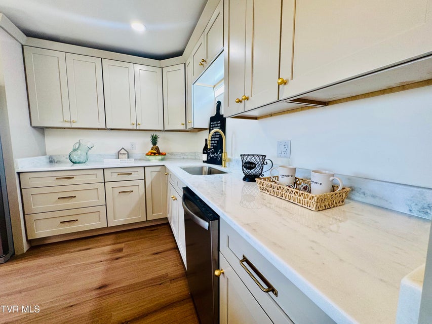 Photo #15: 2 Rovan Court