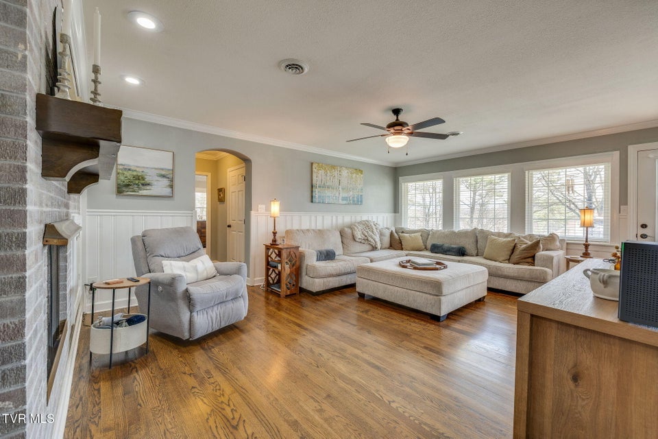 Photo #9: 315 Hillcrest Drive