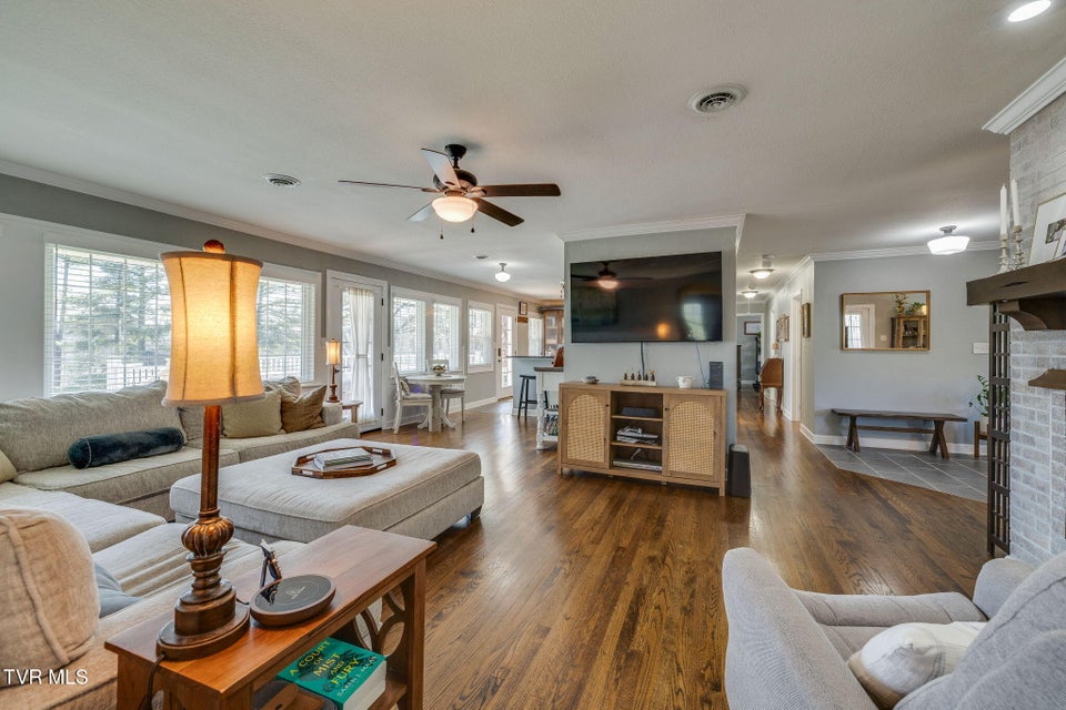 Photo #10: 315 Hillcrest Drive