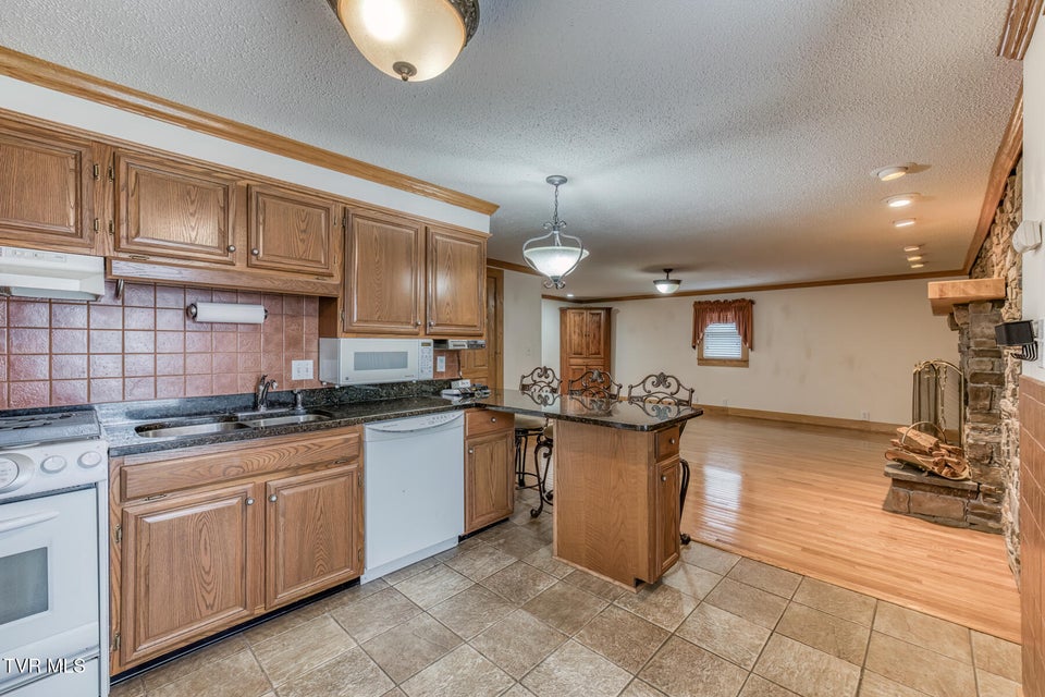 Photo #11: 345 Elm Avenue