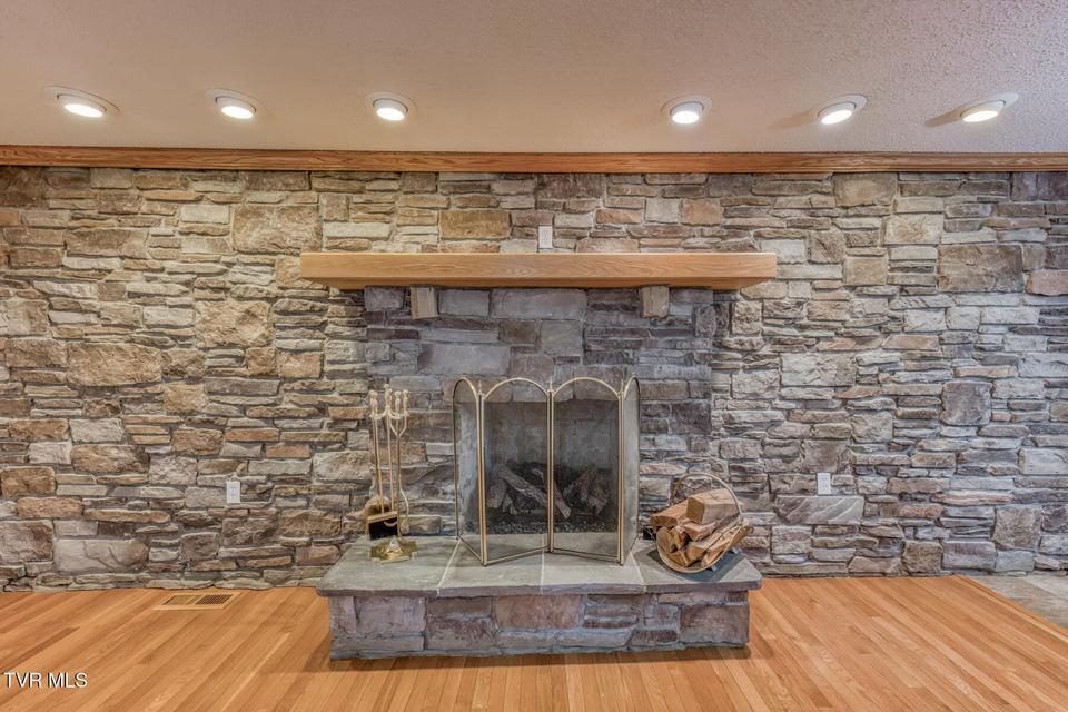 Photo #18: 345 Elm Avenue