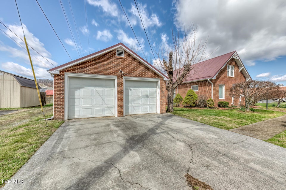 Photo #34: 345 Elm Avenue