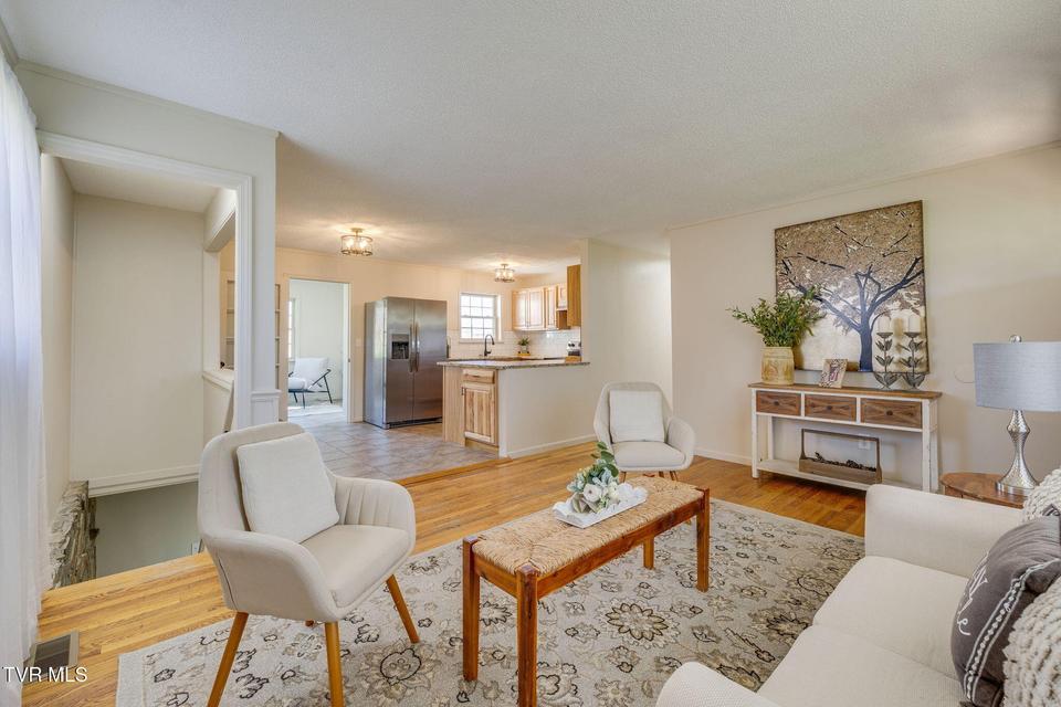 Photo #8: 895 Choctaw Drive