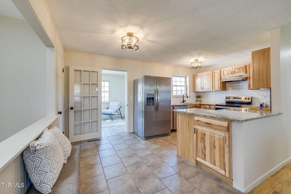 Photo #9: 895 Choctaw Drive