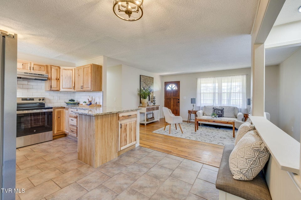 Photo #10: 895 Choctaw Drive