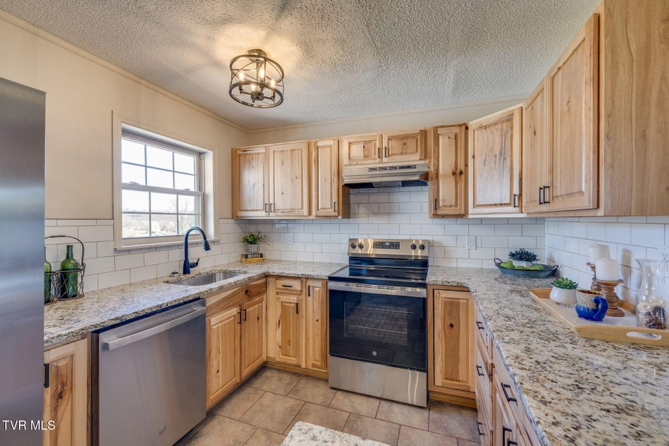 Photo #11: 895 Choctaw Drive