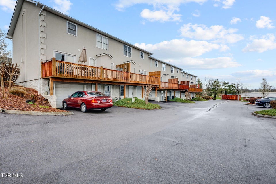 Photo #28: 175 Bentley Parc 