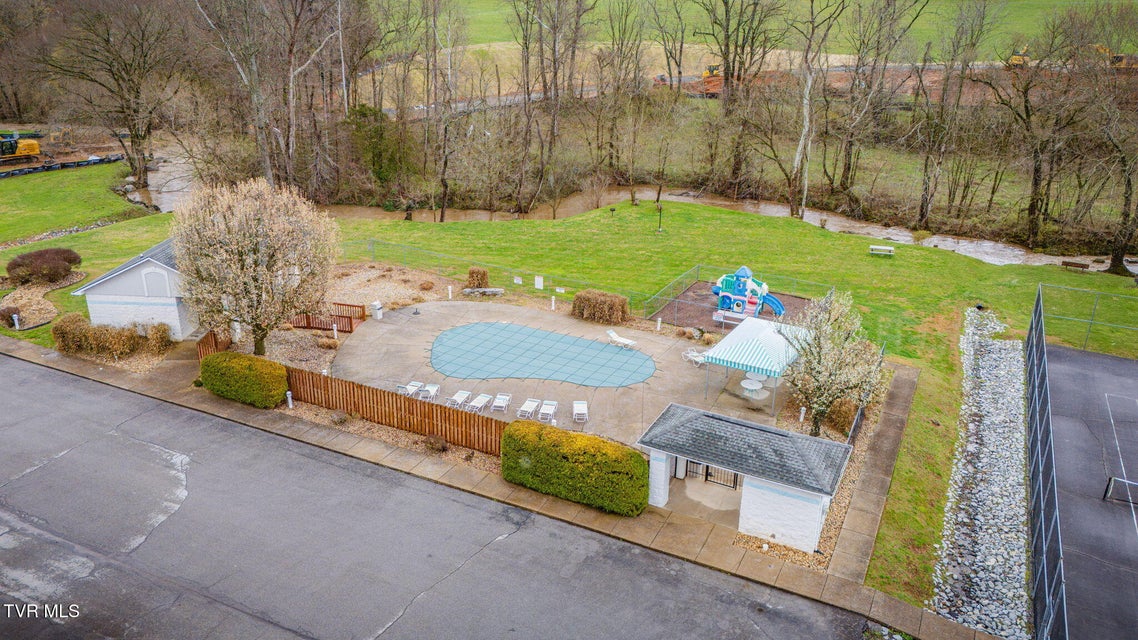 Photo #34: 175 Bentley Parc 