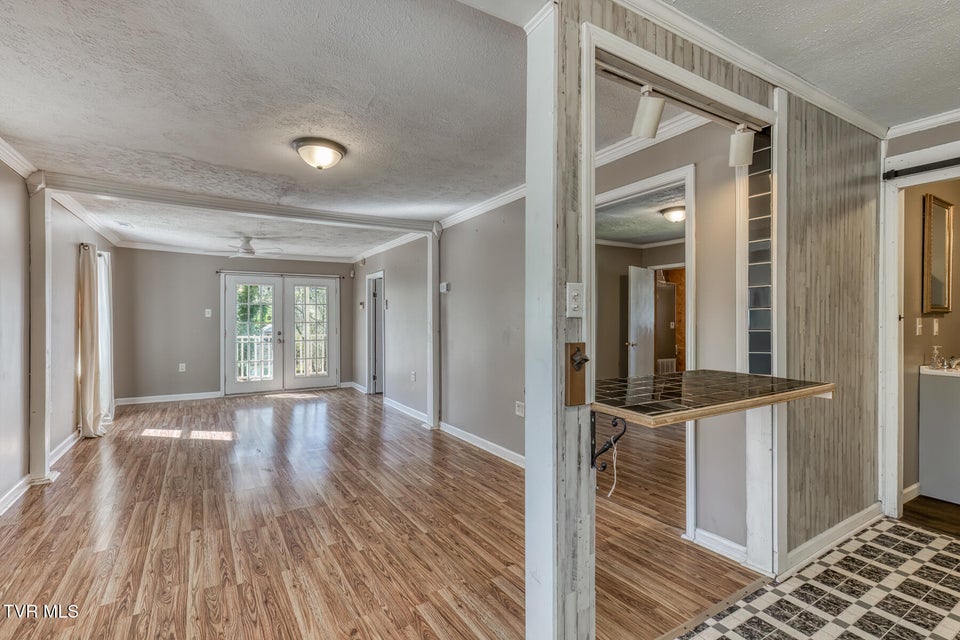 Photo #10: 137 Johnson Street