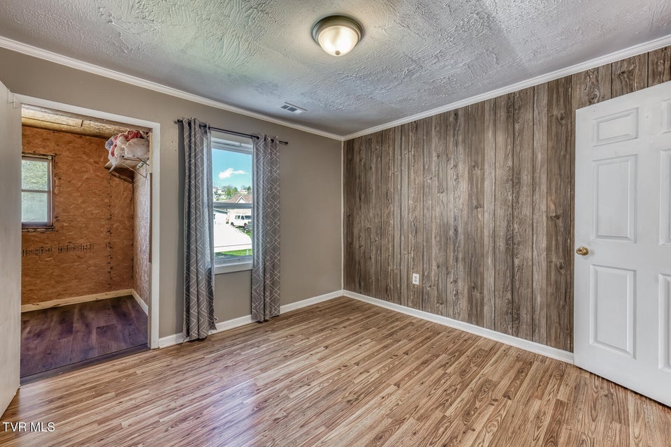 Photo #18: 137 Johnson Street