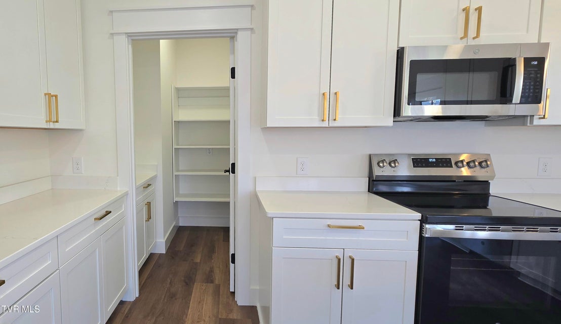 Photo #17: 444 Wyndham Drive