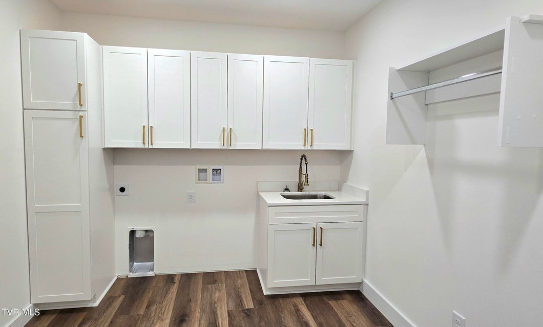 Photo #35: 444 Wyndham Drive