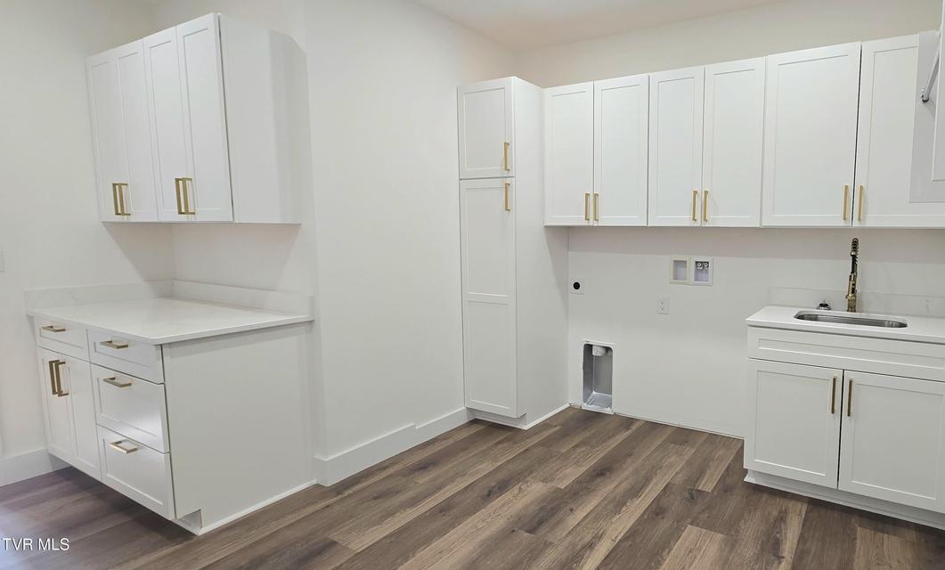 Photo #36: 444 Wyndham Drive