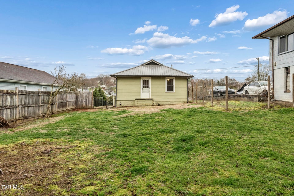 Photo #28: 364 Lynn Avenue