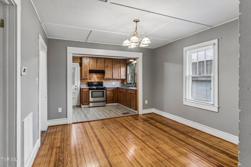 Photo #7: 364 Lynn Avenue