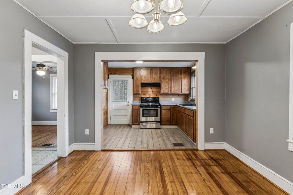 Photo #9: 364 Lynn Avenue