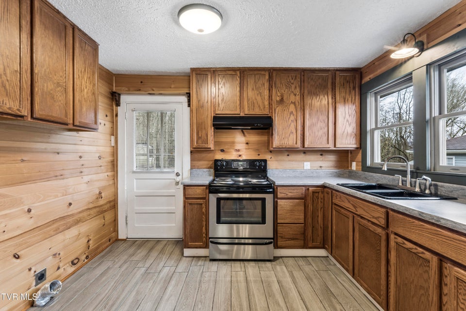 Photo #10: 364 Lynn Avenue