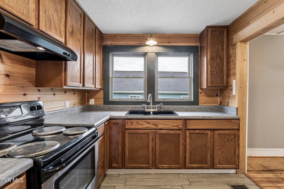 Photo #11: 364 Lynn Avenue