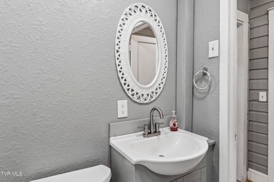 Photo #18: 364 Lynn Avenue