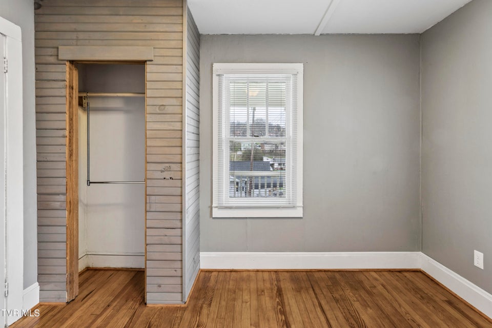 Photo #25: 364 Lynn Avenue