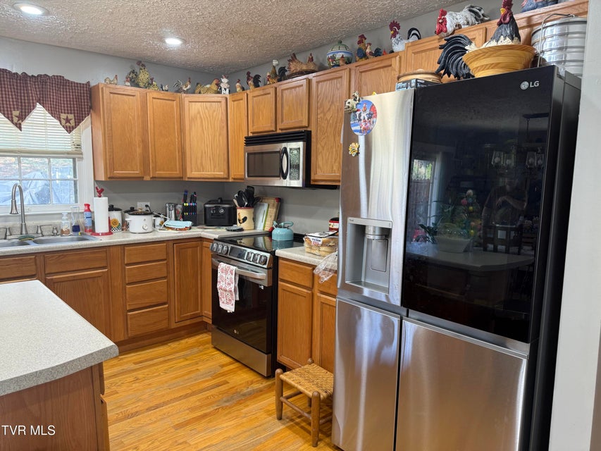 Photo #10: 952 Afton Street