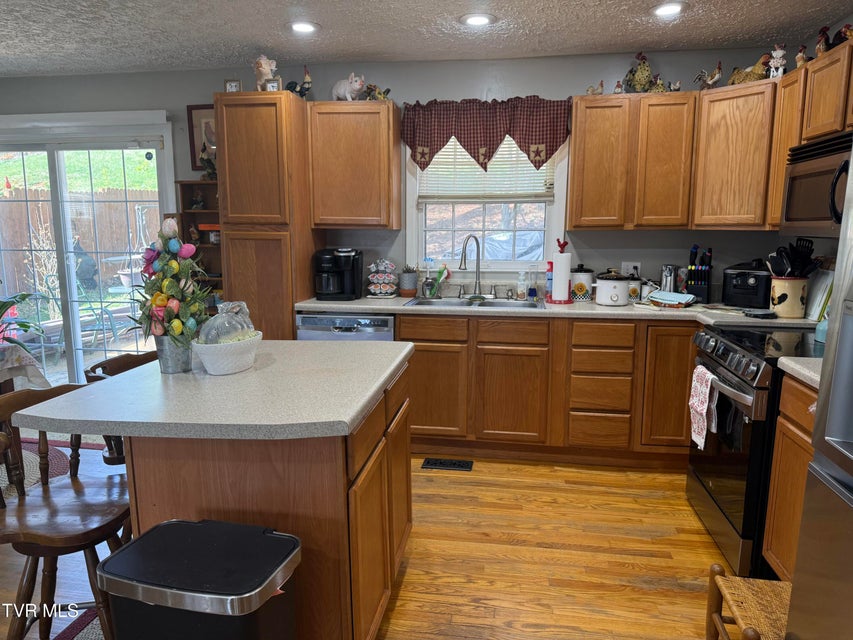 Photo #11: 952 Afton Street