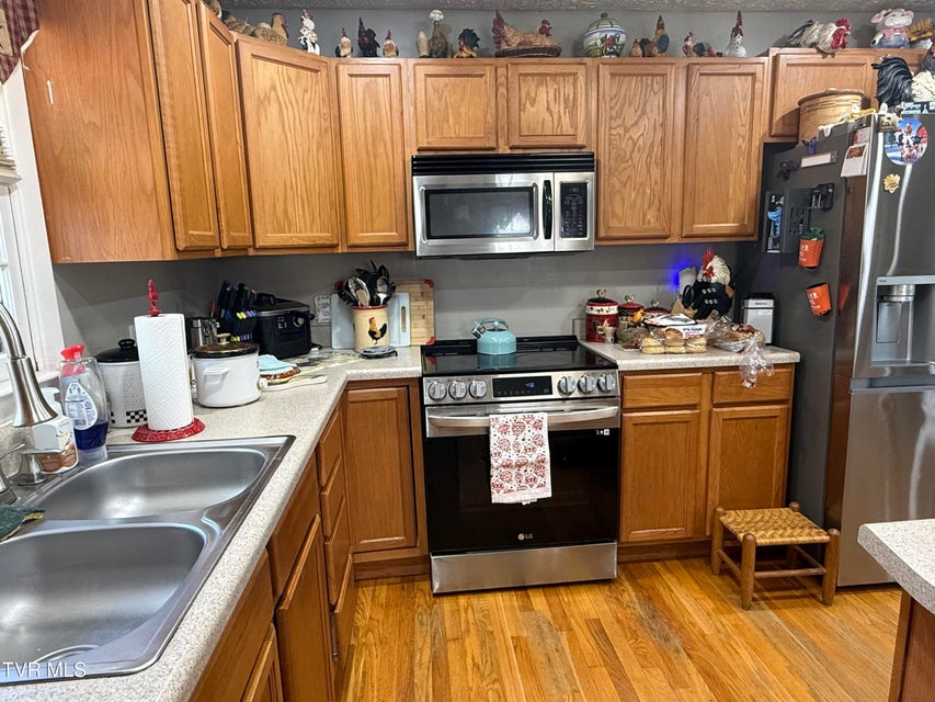 Photo #13: 952 Afton Street