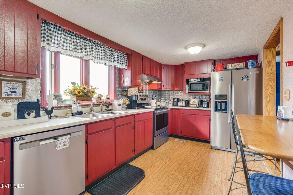 Photo #15: 1138 Main Street