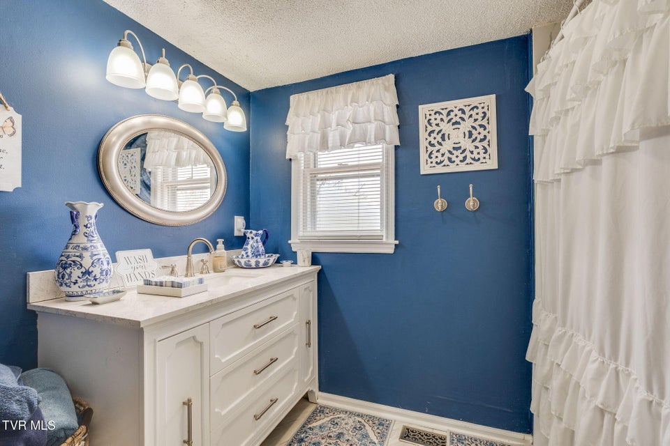 Photo #18: 1138 Main Street