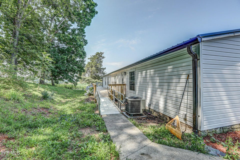 Photo #9: 356 Lories Lane