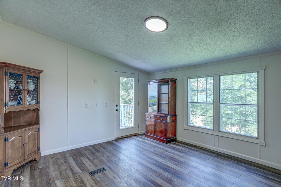 Photo #29: 356 Lories Lane