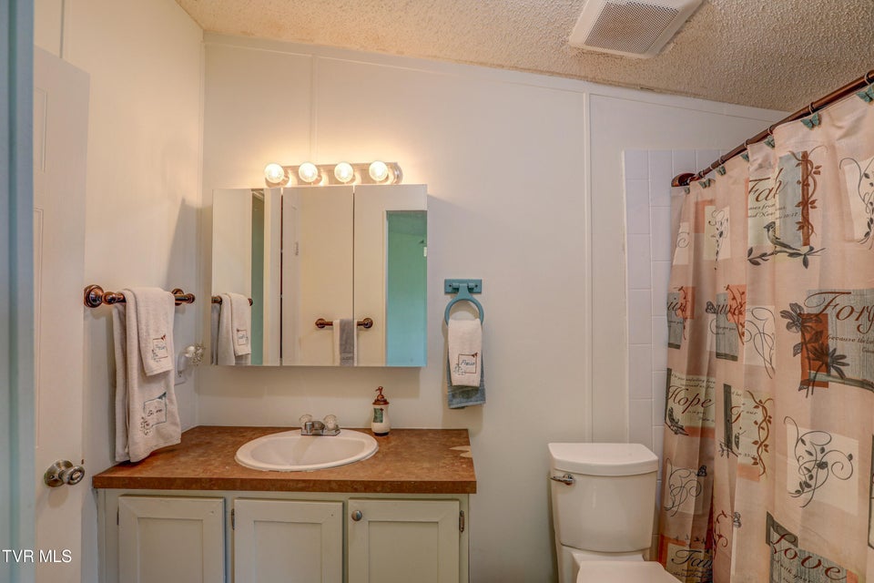 Photo #33: 356 Lories Lane