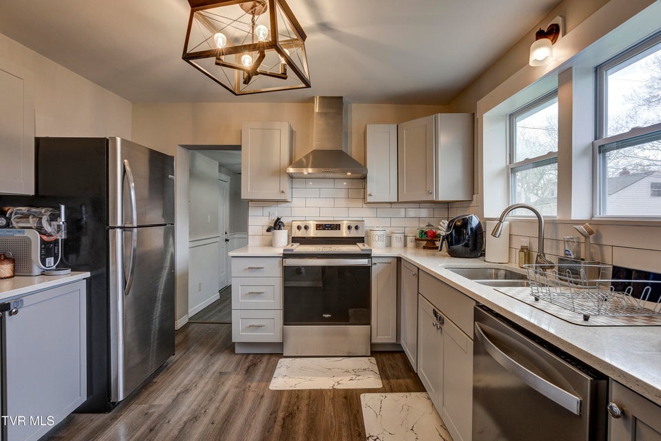 Photo #9: 809 Birch Street