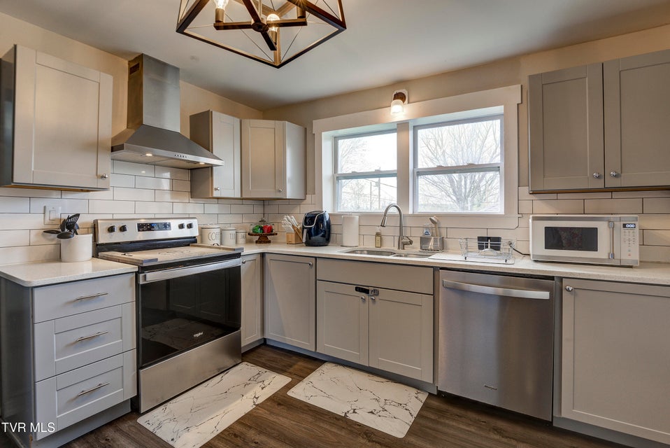 Photo #10: 809 Birch Street