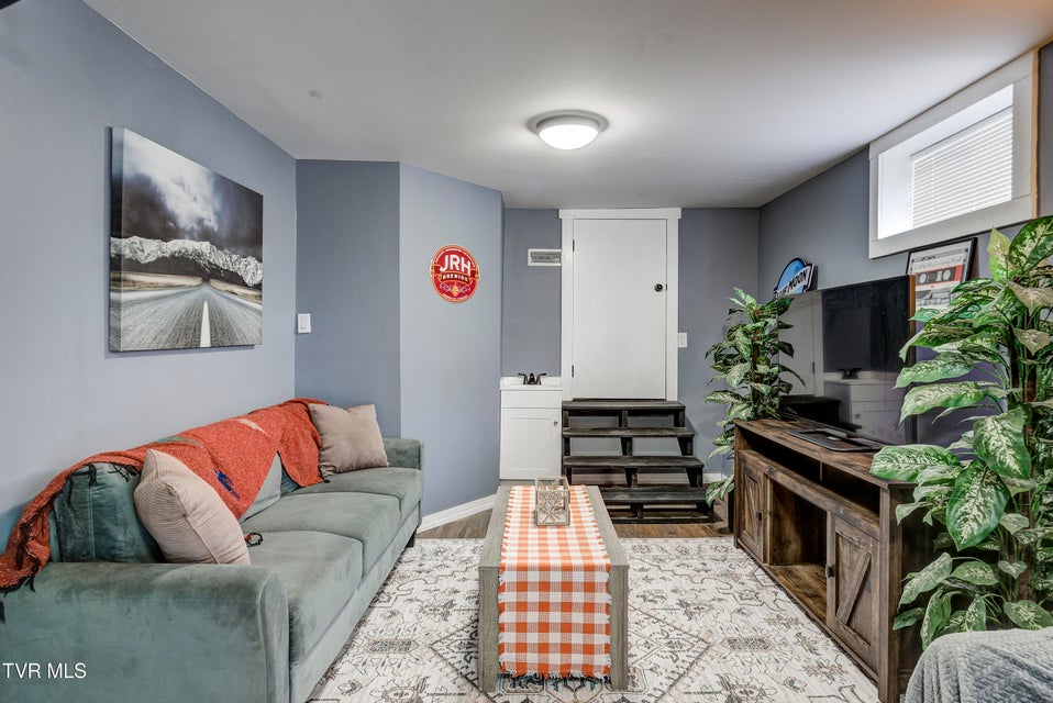 Photo #26: 809 Birch Street