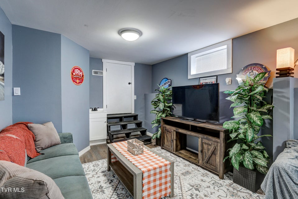 Photo #25: 809 Birch Street