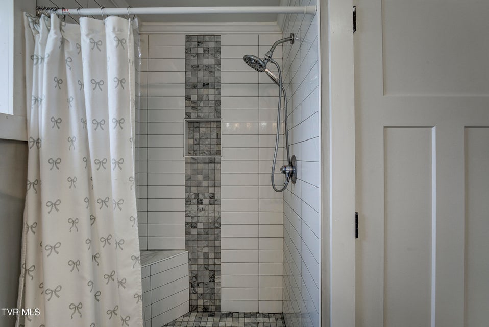 Photo #17: 809 Birch Street