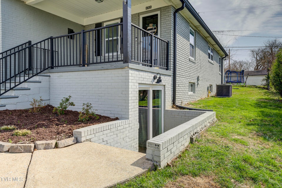 Photo #27: 809 Birch Street