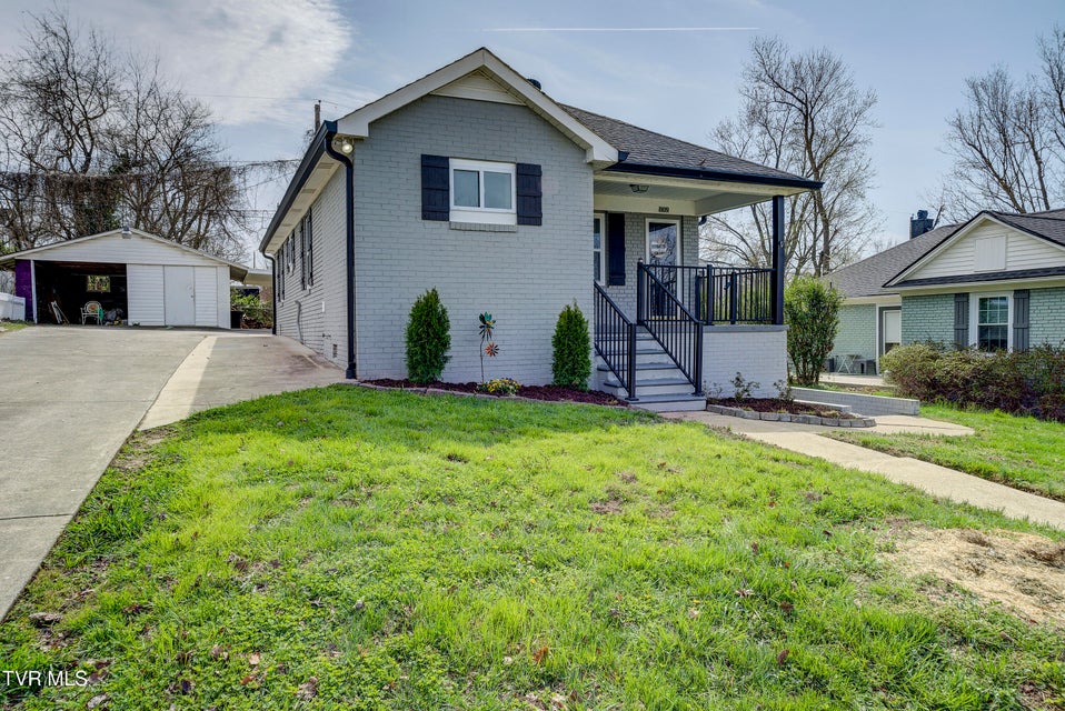 Photo #32: 809 Birch Street