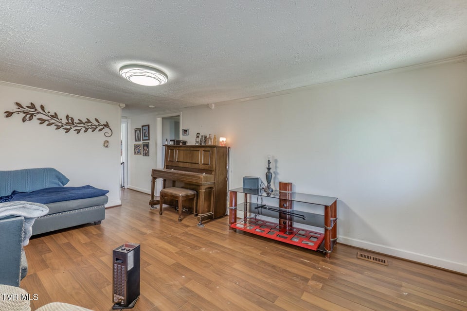 Photo #5: 529 Jonesboro Road